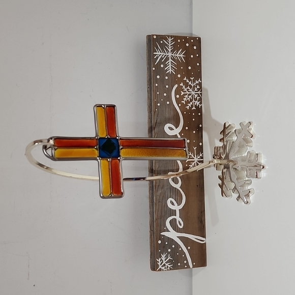 Stained glass hand crafted cross sun catcher - Picture 7 of 12